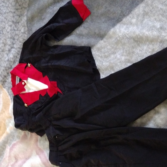 Boys 2piece set. - Picture 1 of 3